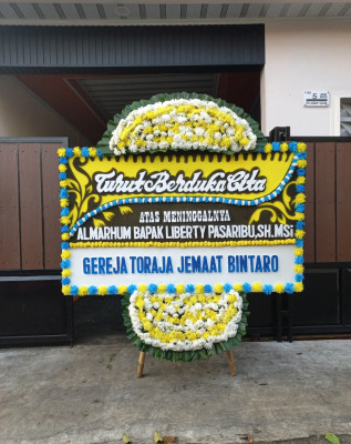 Papan Bunga Duka di Air Padang